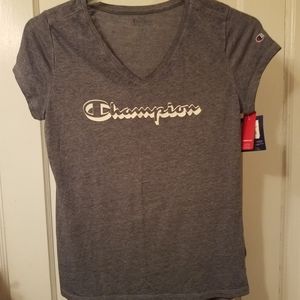 CHAMPION v -neck tee